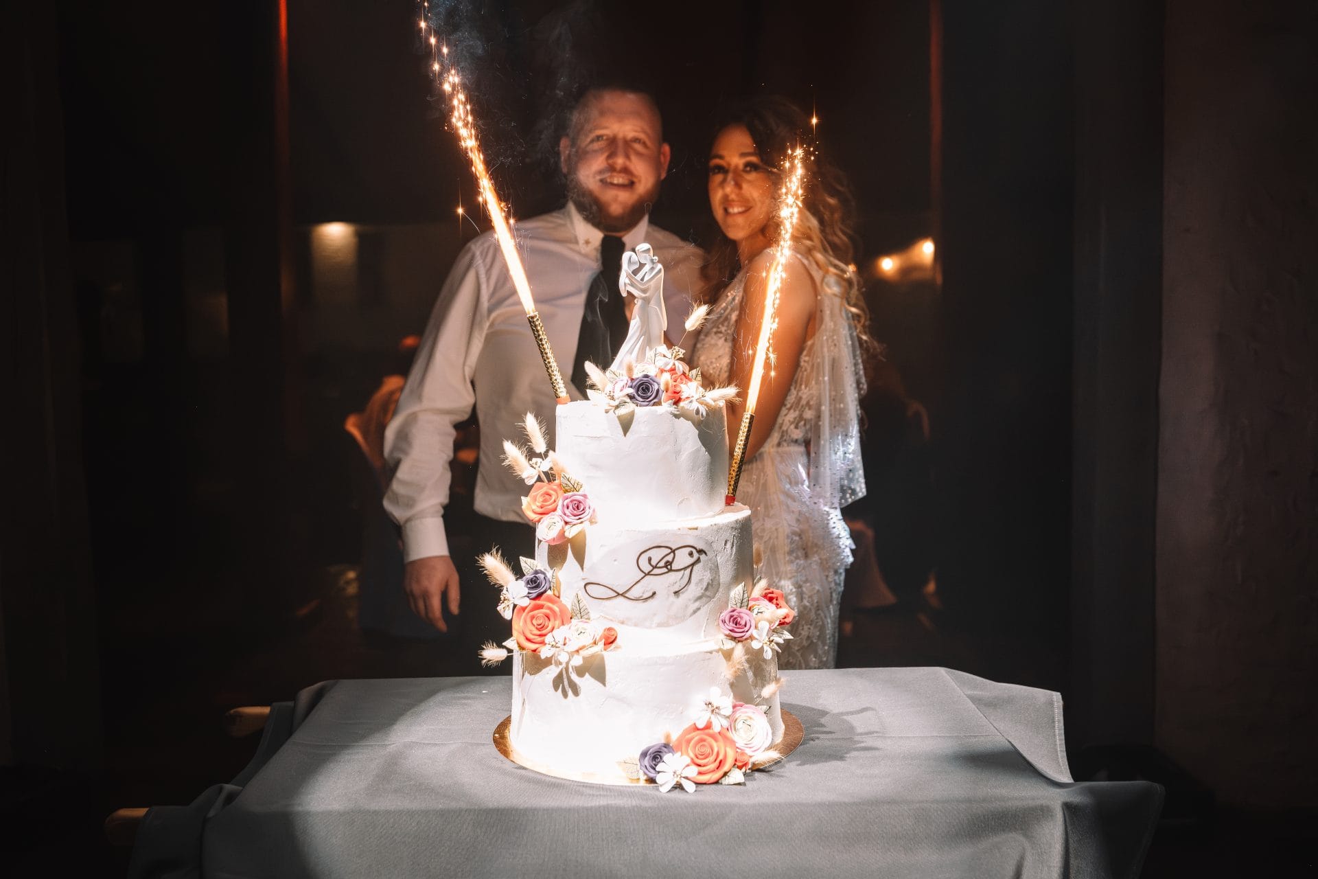 Pièce montée de mariage à minuit